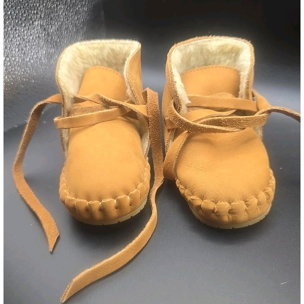 Donsje Pina Classic Lining Caramel Bubuck Baby Shoe Size 4/5‎